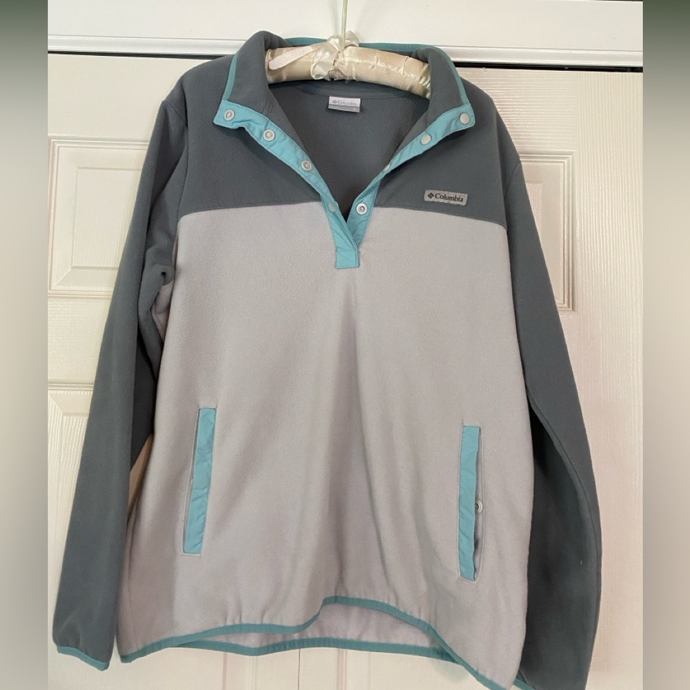 Columbia Light Gray & Charcoal Fleece Pullover with Aqua Accents